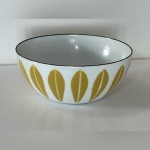 Catherineholm Vintage MCM Enamel Lotus Mustard on White 4 Inch Bowl